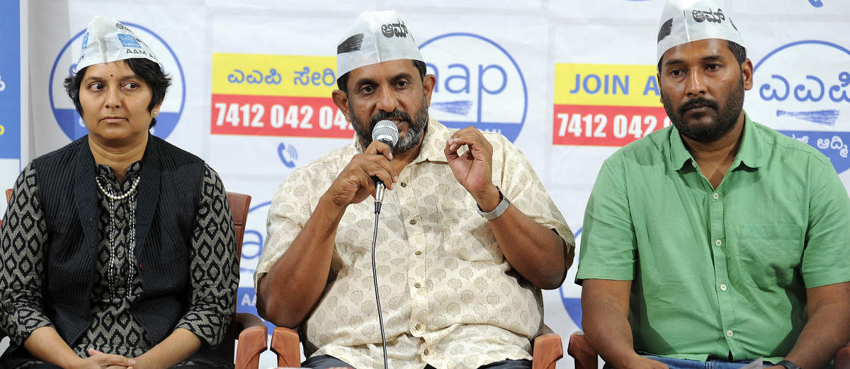 Detailing the preparations of the party, Prithvi Reddy (centre), State Convenor, AAP Karnataka, said the party would reveal the secret behind the Kejriwal model that has done wonders in Delhi. 