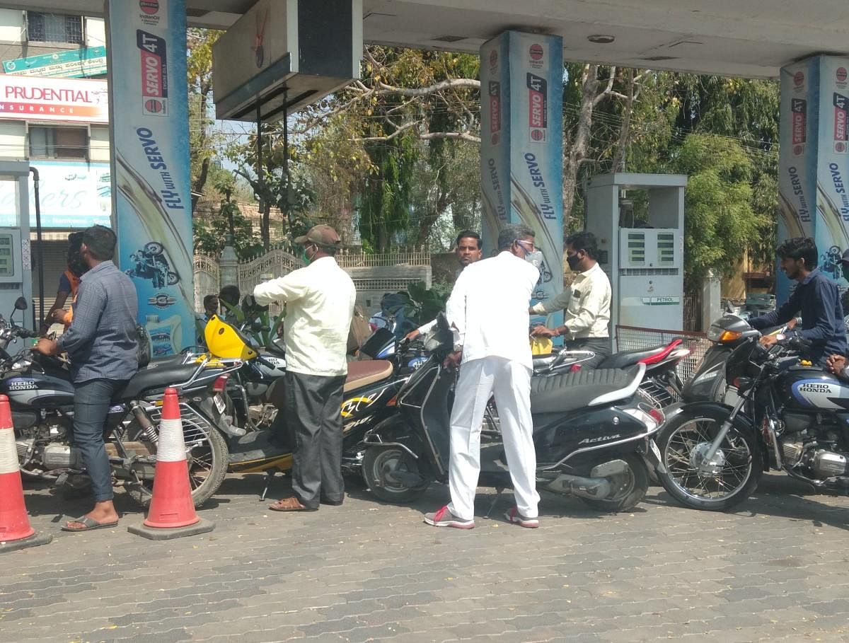 Motorists lined up for petrol at the petrol pump on Station Road. (DH Photo)