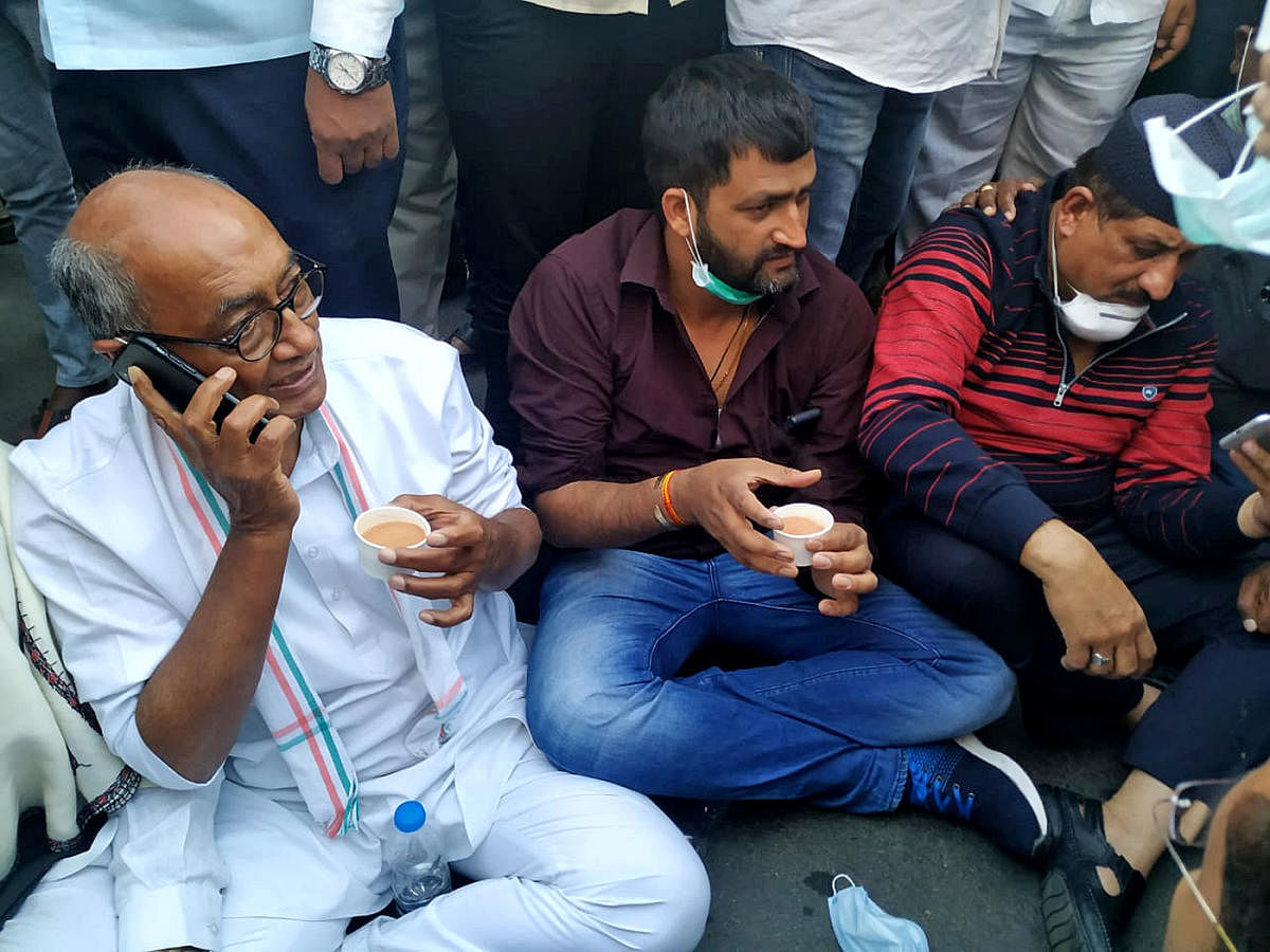 Senior Congress leader Digvijaya Singh and others siton a protest in front of a hotel in Bengaluru, where MLAs from Madhya Pradesh are lodged.