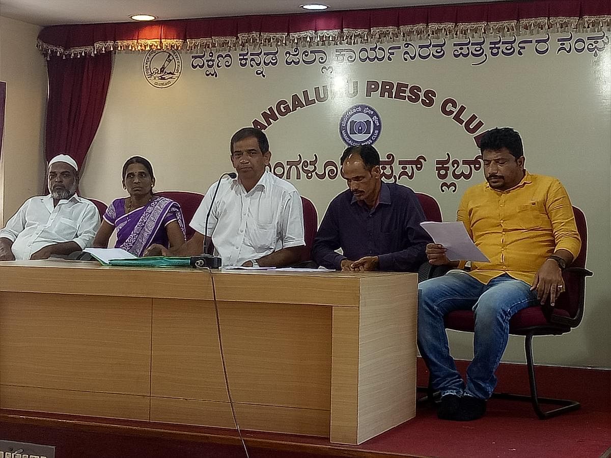 S Aboobakkar Sajipa, former vice president of District Wakf Advisory Committee, speaks to reporters at Press Club in Mangaluru on Saturday.