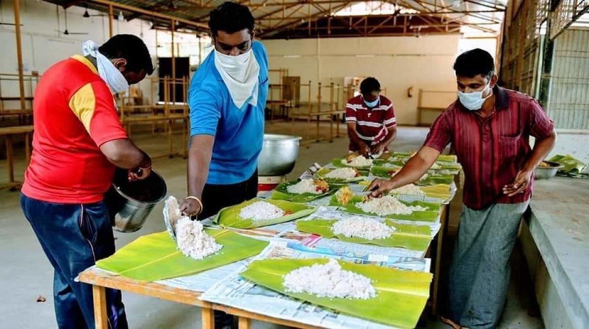 Kerala government initiated setting up of the community kitchens after it came across reports on scores of people of week sections, especially the homeless, struggling for food following the lockdown. (DH Photo)