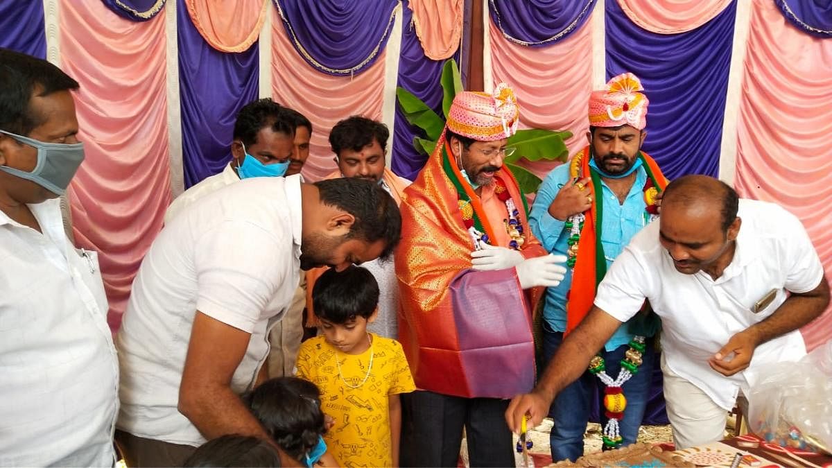 MLA Masale Jayaram celebrates his birthday in Turuvekere, Tumakuru district, on Friday.