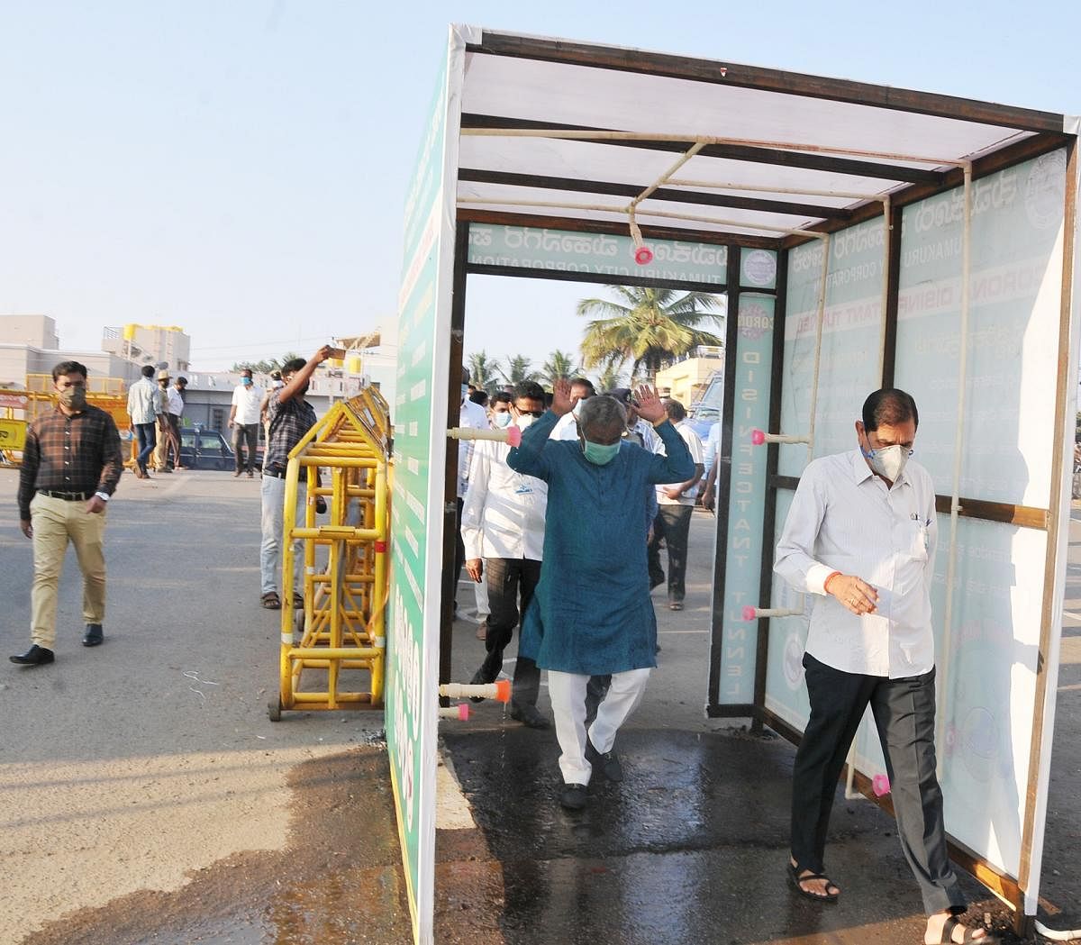 Minister S T Somashekar passes through the Covid-19 tunnel. DH Photo.