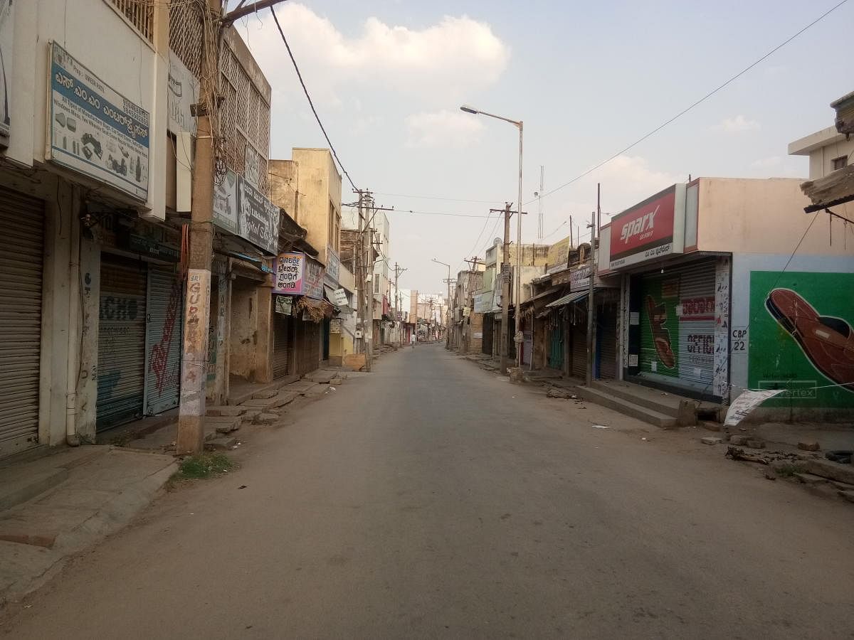 Chikkaballapur Bazaar Road sealed down. DH Photo.