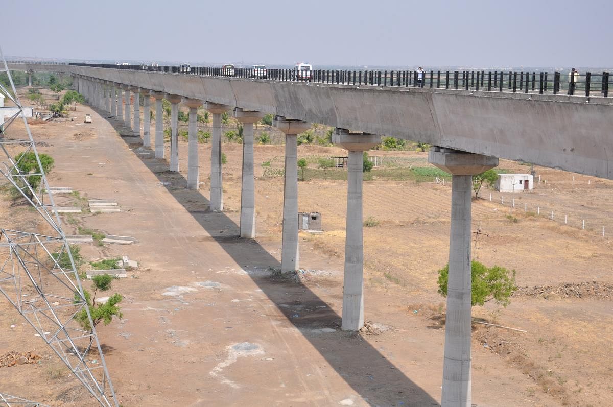 The 14.73-km long aqueduct of Tidagundi Branch Canal, the longest and the tallest structure in the country, thrown open to public in Vijayapura district on Friday. DH Photo.