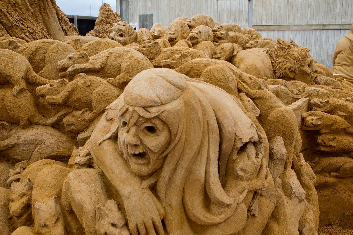 A sand sculpture of a covert with rats and the death depicting the Bubonic plague made by sculptor Bouke Atema
