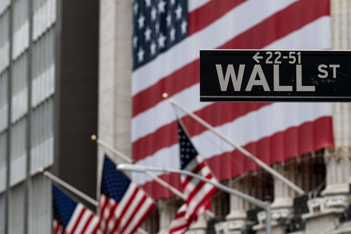 Wall Street's major indexes lost ground on Tuesday as investors moved out of market-leading growth stocks. (AFP Photo)