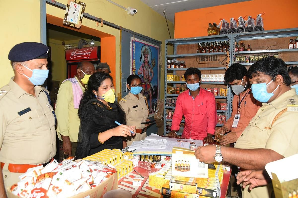 A liquor stock inspection was held at the MSIL outlet in Sira led by Tahsildar Naheeda Zam Zam on Monday. DH Photo.