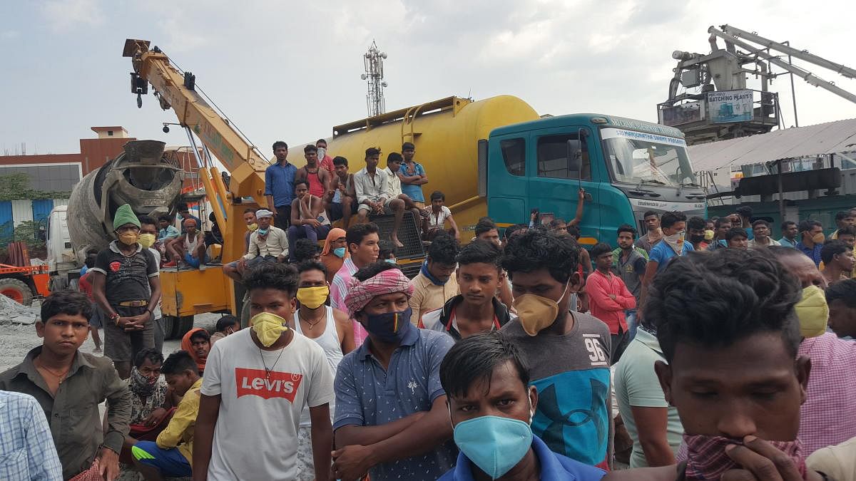 Migrant Namma Metro workers at the casting yard in Bommanahalli request for wages and transport arrangements to return to their hometowns. DH Photo/Chiranjeevi Kulkarni