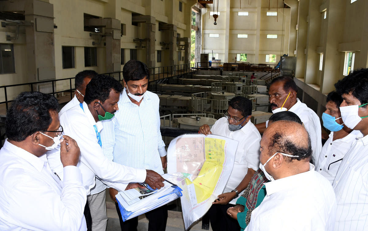 Officials explain to Water Resources Minister Ramesh Jharkiholi about Yettinahole project work in Sakleshpur on Thursday.