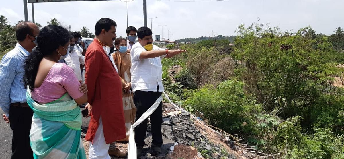 MP Nalin Kumar Kateel and others inspect the proposed land for the bus terminal at Pumpwell.