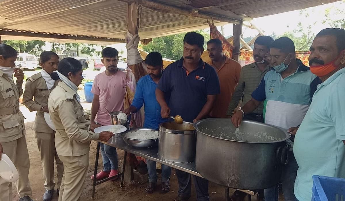 Food is supplied to the police and home guards in Virajpet.