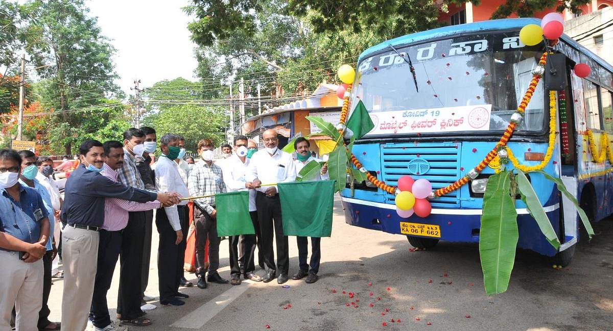 MLA G B Jyotiganesh flags-off KSRTC's new fever clinic bus in Tumakuru on Monday. DH photo.
