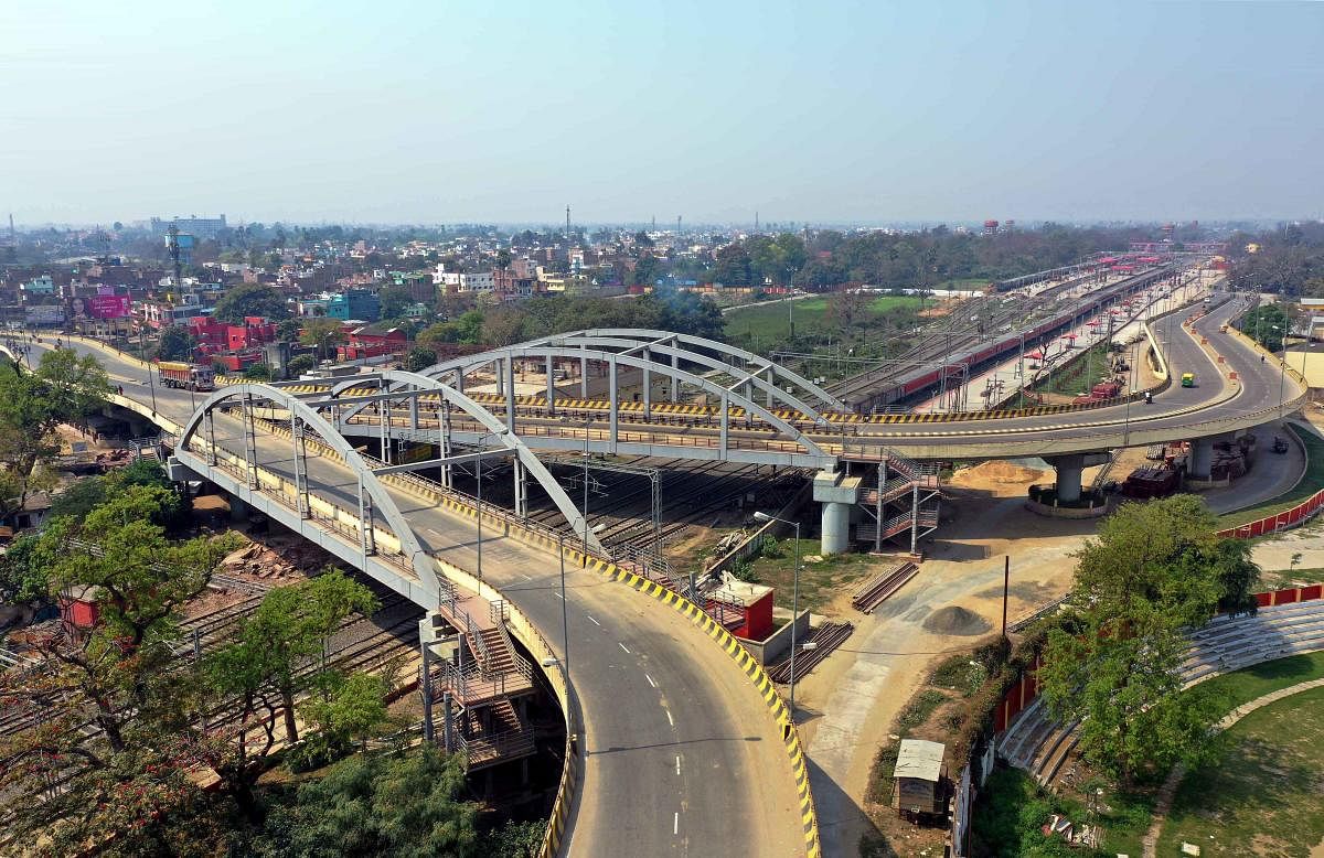 Khagaul flyover wears a deserted look during during 'Janata curfew' in the wake of coronavirus pandemic, in Patna (PTI Photo)