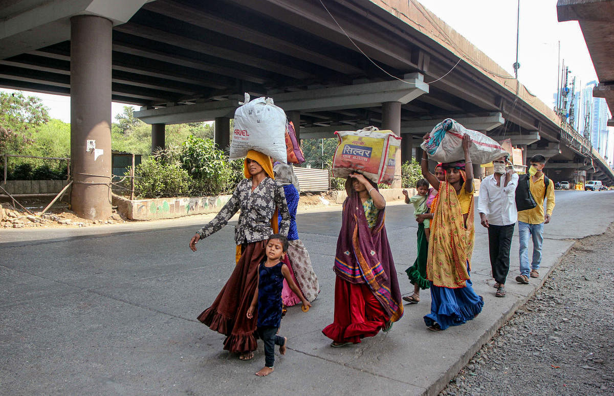  Migrant workers along with their family members walk to their villages amid the nationwide complete lockdown, in wake of coronavirus pandemic, at Western Express Highway in Mumbai, Friday, March 27, 2020. (PTI Photo) 