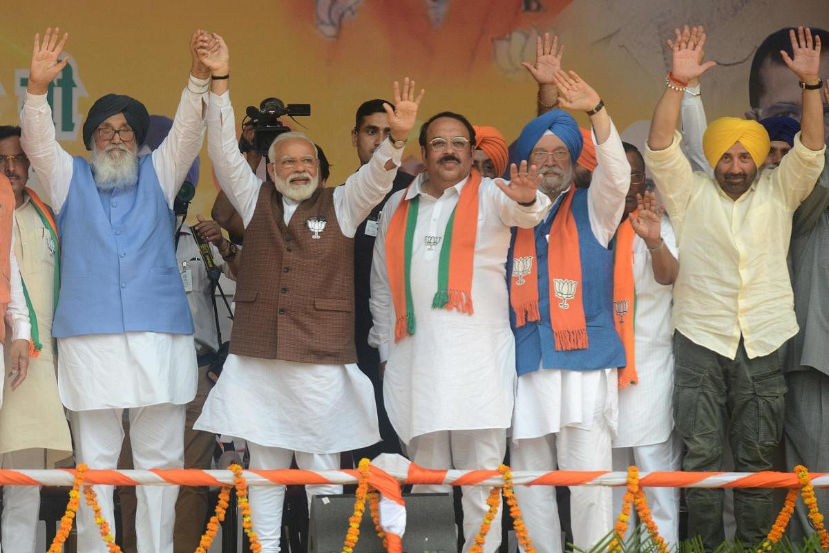 Prime Minister Narendra Modi (2L), former Punjab chief minister Parkash Singh Badal (L), Bharatiya Janata Party (BJP) =Punjab President and Indian Parliament member Shwait Malik (C), BJP candidate from Amritsar Hardeep Singh Puri (2R), Indian actor and BJP candidate for Gurdaspur parliament seat Sunny Deol (R) gesture during BJP's Vijay Sankalp rally, in Hoshiarpur. AFP