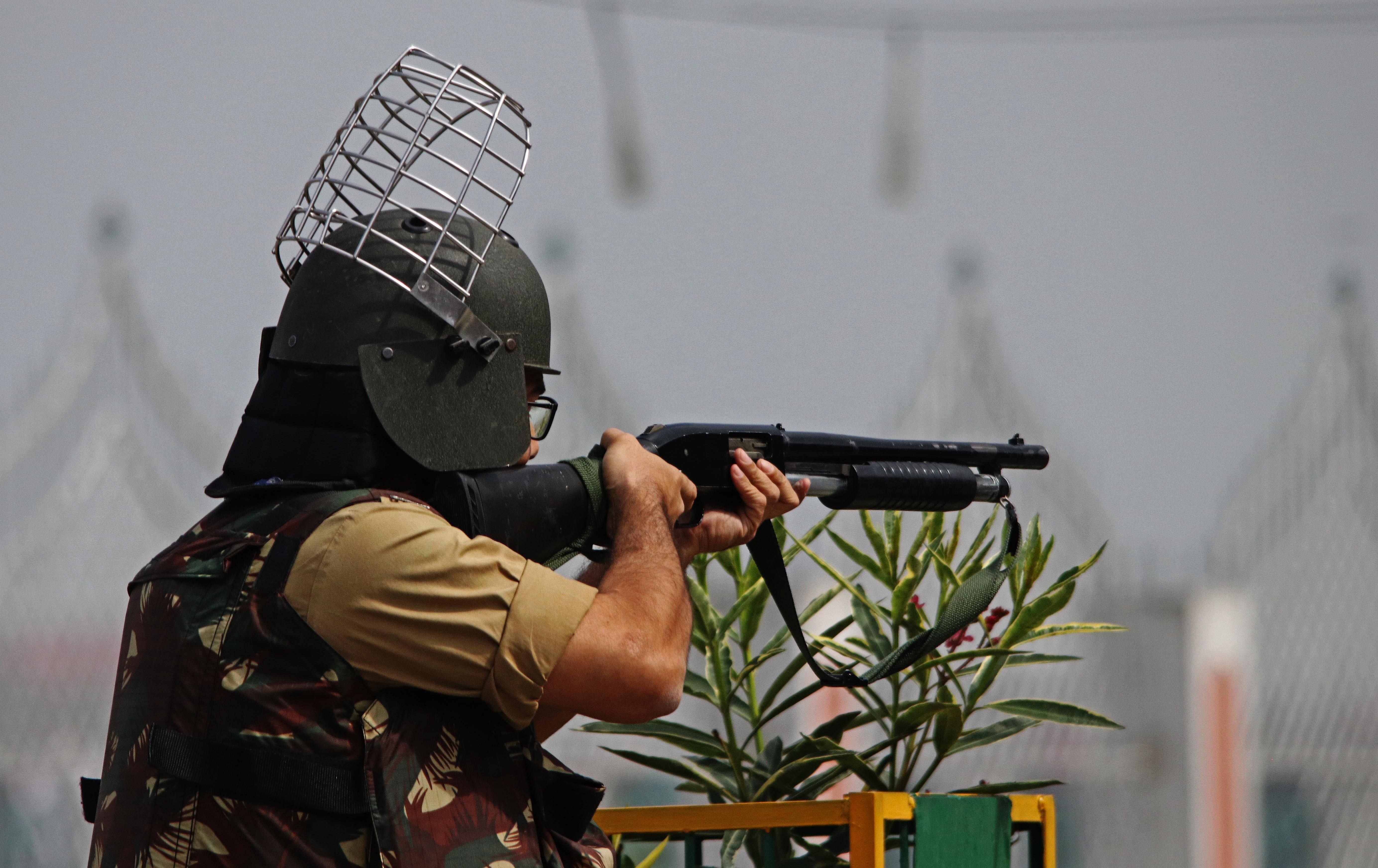 A pellet gun being used in Kashmir. Credit: DH News Service