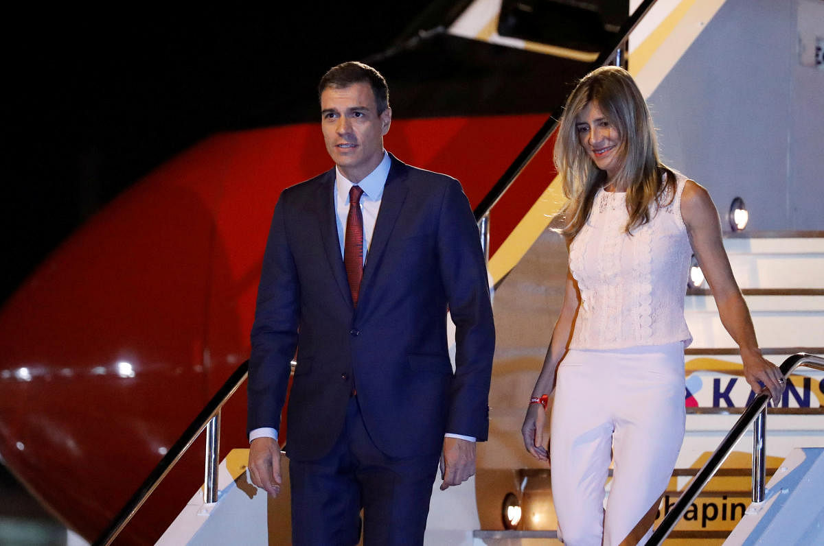 Spain's Prime Minister Pedro Sanchez and his wife Maria Begona Gomez Fernandez arrive ahead of the G20 leaders summit in Osaka, Japan June 27, 2019. (Reuters Photo)