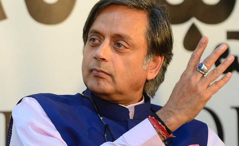 Congress MP and author Shashi Tharoor speaking at BLF on Sunday. DH photo.