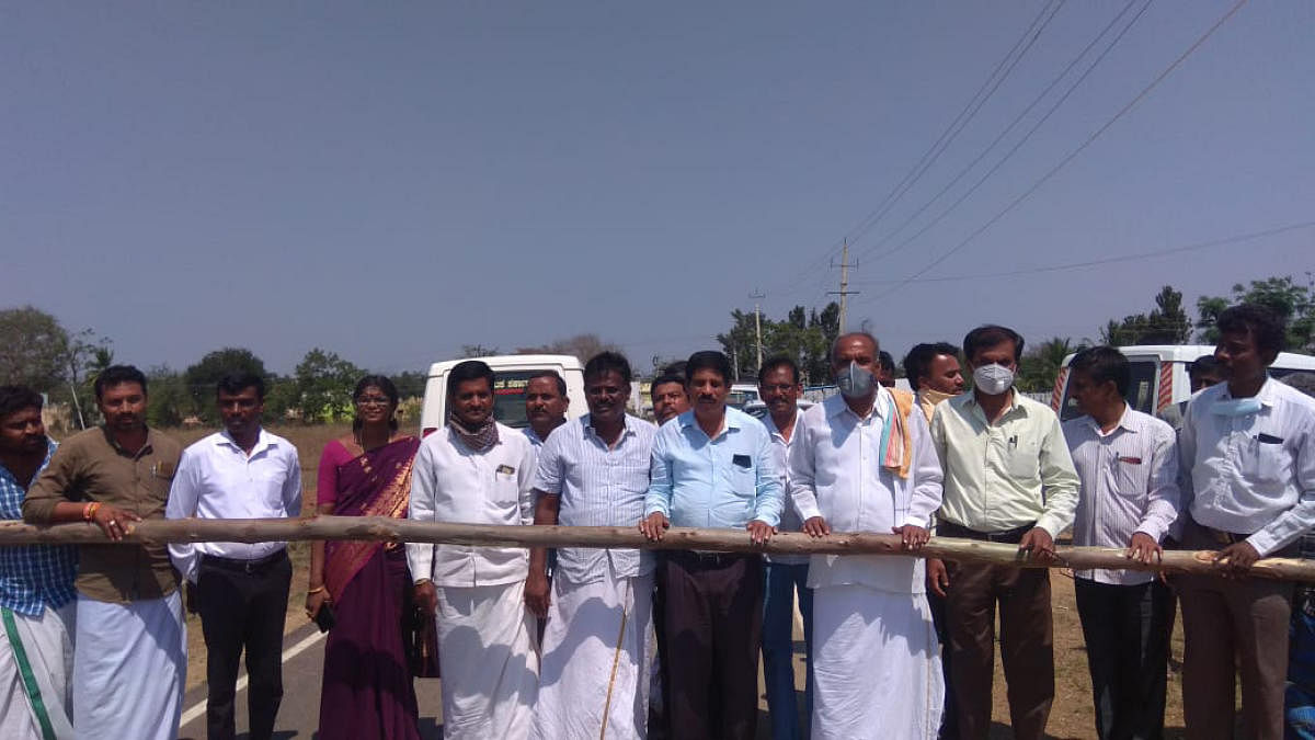 A team of 100 volunteers was formed, all youths from M Gollahalli in Hebbani hobli of Mulbagal taluk . They had to restrict the entry of strangers into the village and the exit of the villagers.