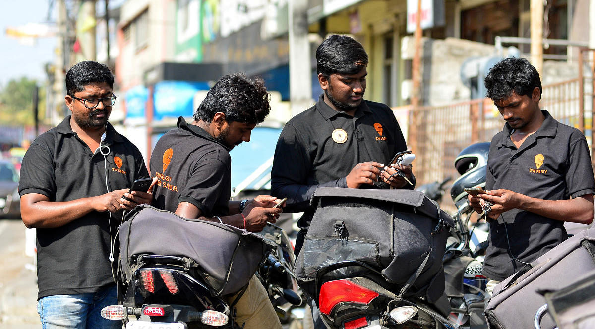 Swiggy online delivery people(DH Photo)