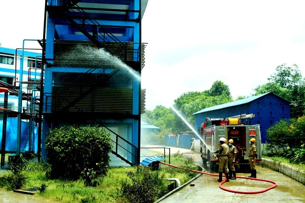 Fire and emergency service personnel in action to to contain ammonia gas leak at Malpe Fresh Marine Export Private Limited's seafood processing plant in Devalkunda, Kundapur, Udupi district on Monday.