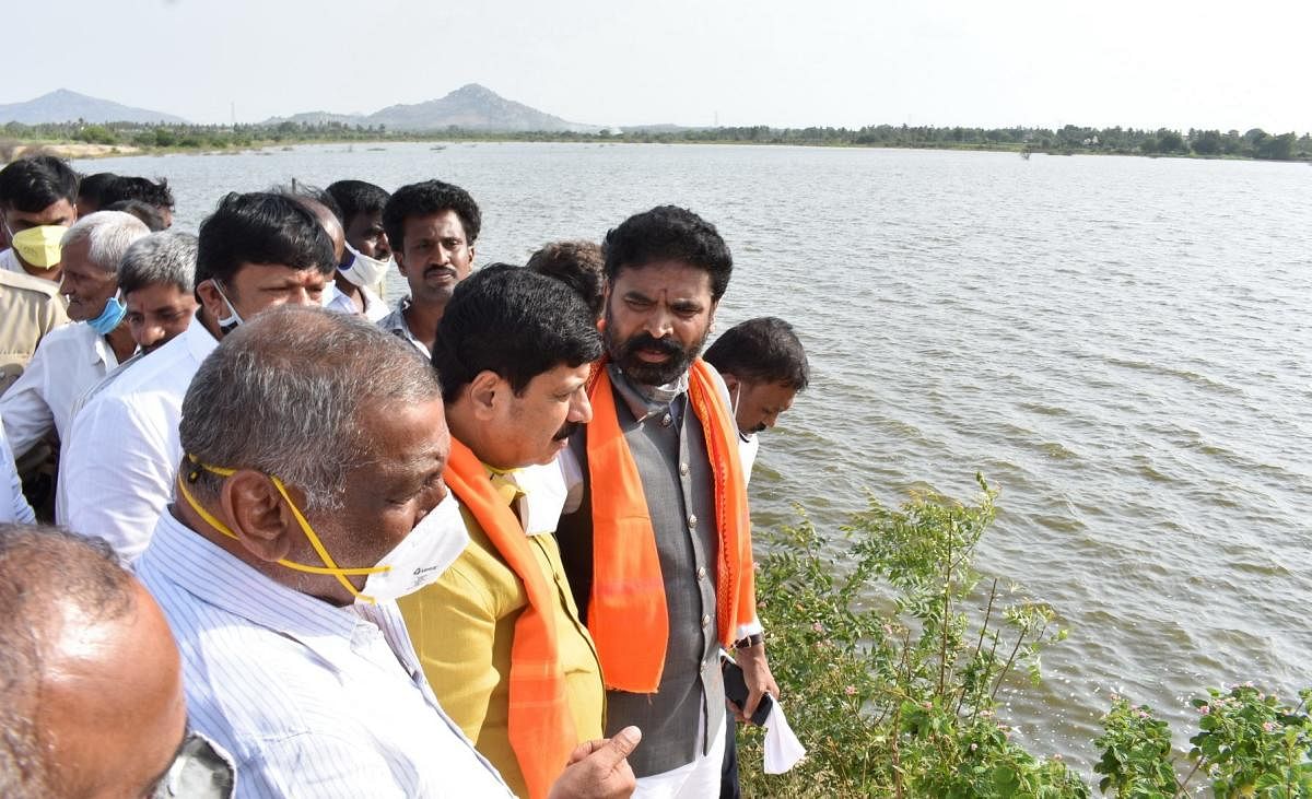 Minister for Minor Irrigation J C Madhuswamy inspects S Agrahara tank in Kolar taluk on Wednesday.
