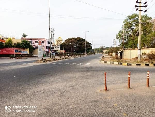 The deserted main road, in Nanjangud, Mysuru district, on Monday. DH Photo/Prakash