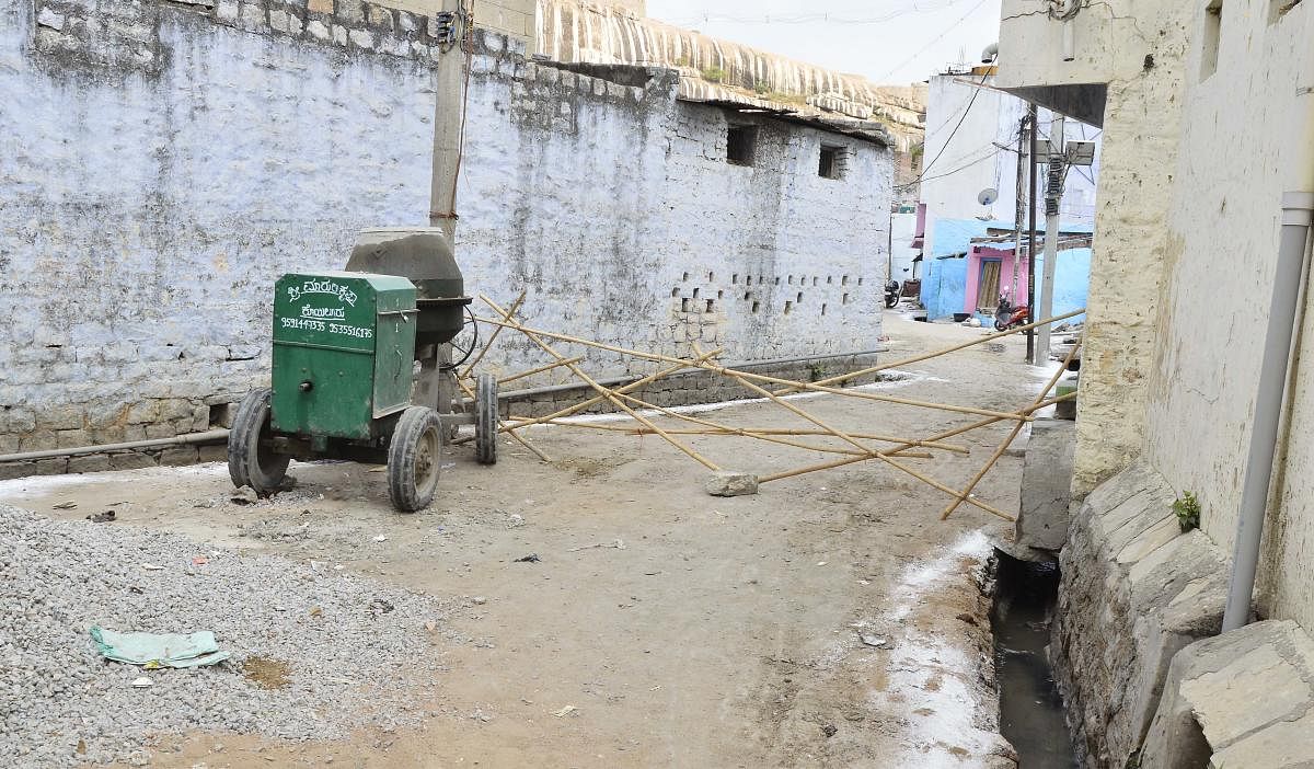 Dukhanwadi in Yadgir was sealed down after the town reported 72 Covid-19 positive cases on Saturday.
