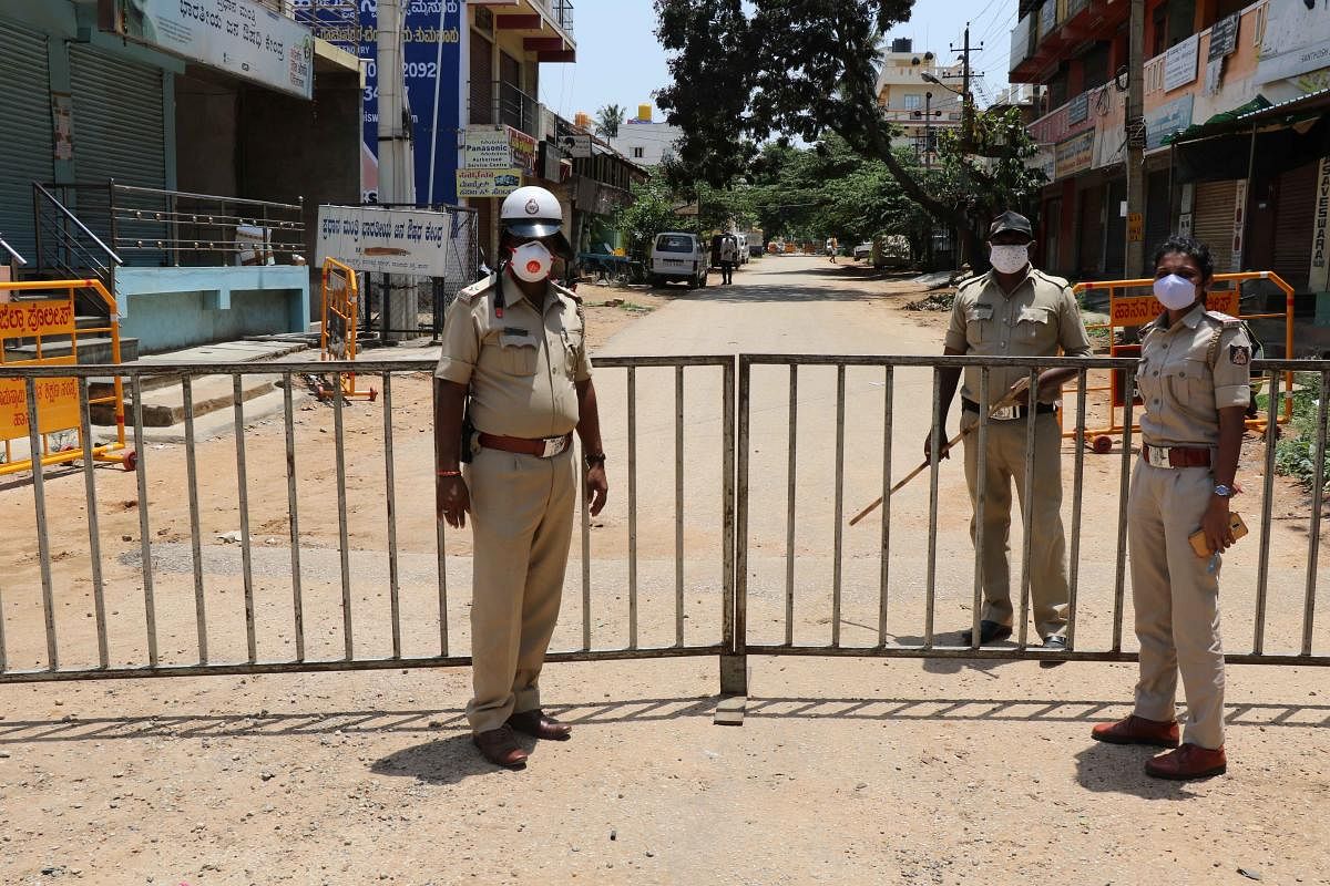 Police personnel deployed at ‘Uttara Badavane’ in Hassan, which has been sealed down after the area reported Covid-19 cases. 