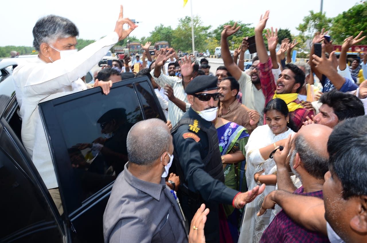 Naidu was greeted by his party men at Kanchikacherla and other places of Krishna district in Andhra Pradesh. Credit: DH Photo/By arrangement