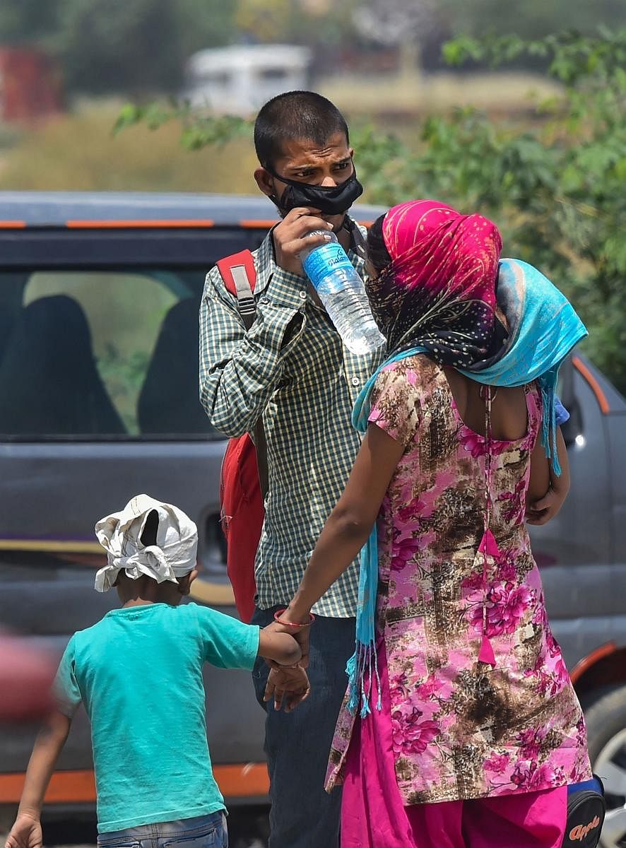 New Delhi: Passengers at Delhi-UP border on a hot summer day, during the ongoing COVID-19 nationwide lockdown, in New Delhi, Sunday, May 24, 2020. (PTI Photo/Manvender Vashist)(PTI24-05-2020_000159B)