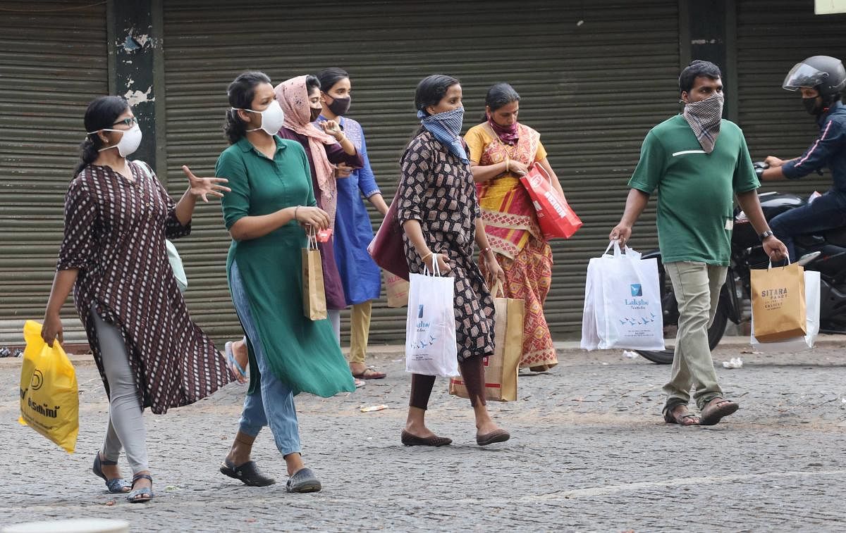  People walk towards their homes amid coronavirus lockdown (PTI Photo)