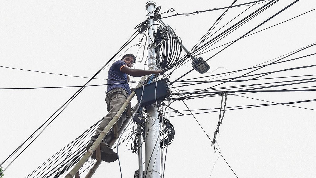 A worker restores an internet service in the aftermath of Cyclone Amphan (PTI Photo)