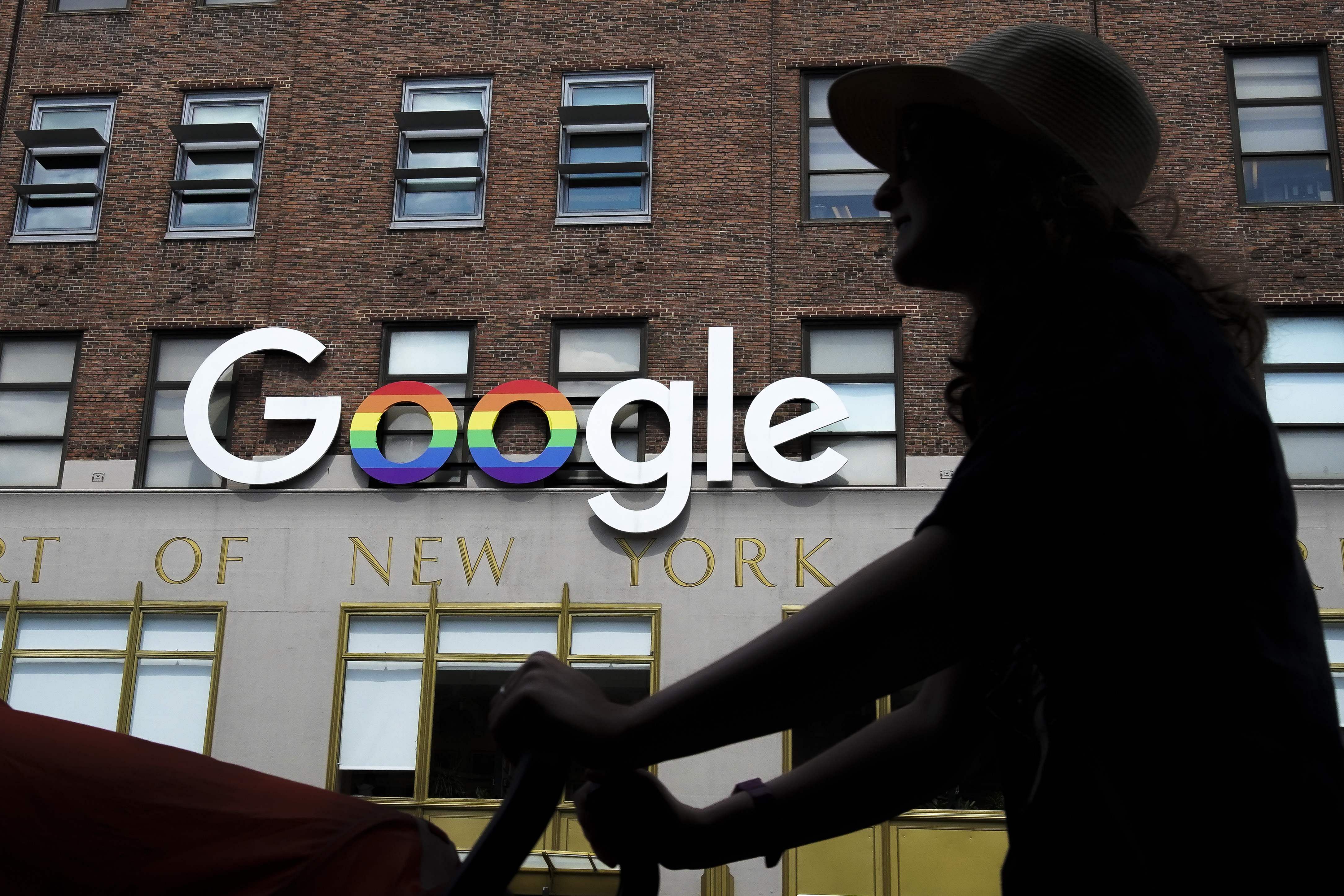 Google logo adorns the outside of their NYC office Google Building. (AFP Photo)