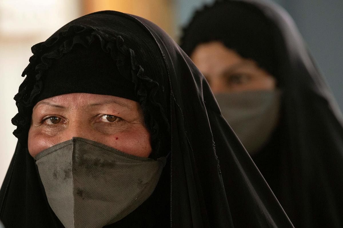 Iraqi women who had been stranded in Iran due to the novel coronavirus pandemic (AFP Photo)