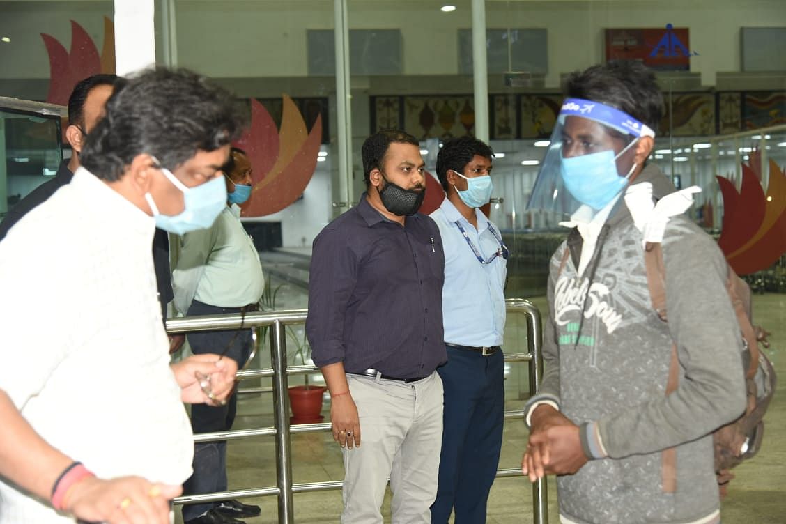 Jharkhand Chief Minister Hemant Soren welcoming 60 migrants, stranded in Leh, at Birsa Munda Airport in Ranchi on Friday night. (Credit: DH Photo)