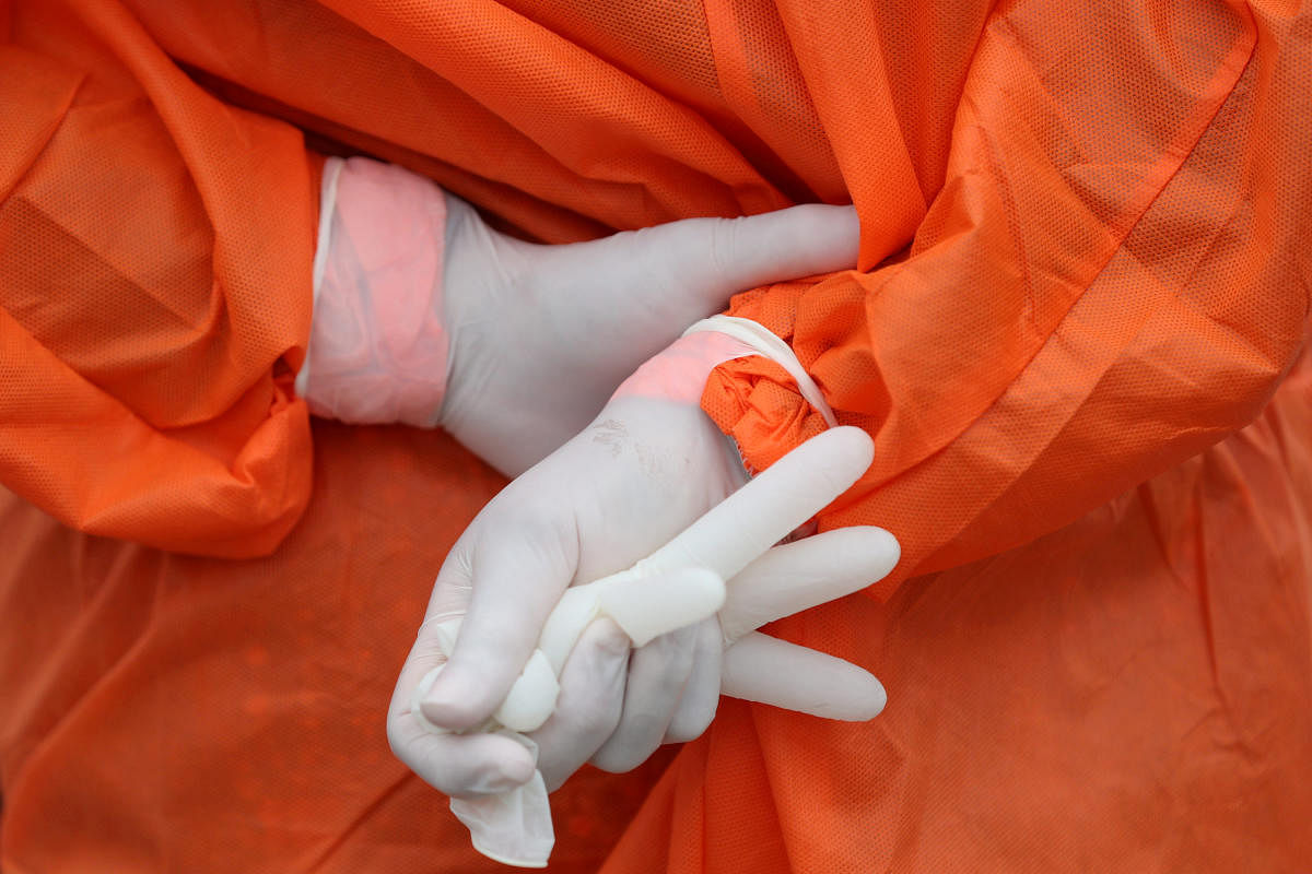A health worker holds a glove outside the San Jose public hospital emergencies entrance, amid the spread of the coronavirus disease (COVID-19) in Santiago, Chile. (Reuters photo)
