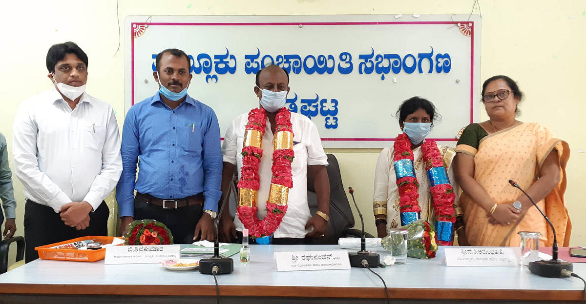 M K Rajashekhar and Muninarasamma were elected as president and vice-president of taluk panchayat respectively in Shidlaghatta. A N Raghunandan, Tahsildar K Arundati and TP executive officer B Shivakumar were present. DH Photo