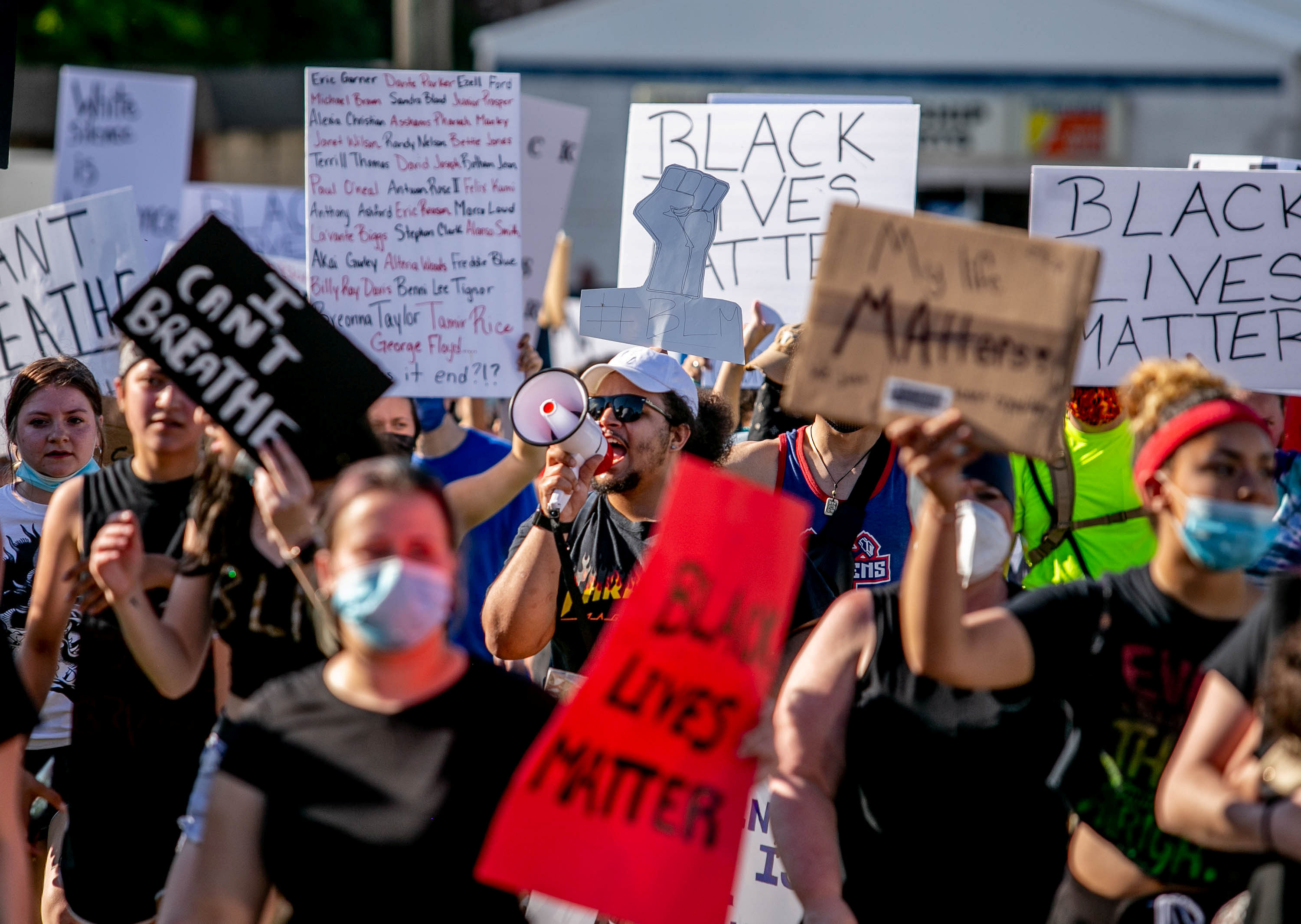 Protesters rally against the death in Minneapolis police custody of George Floyd in Anna, Illinois. (Reuters Photo)