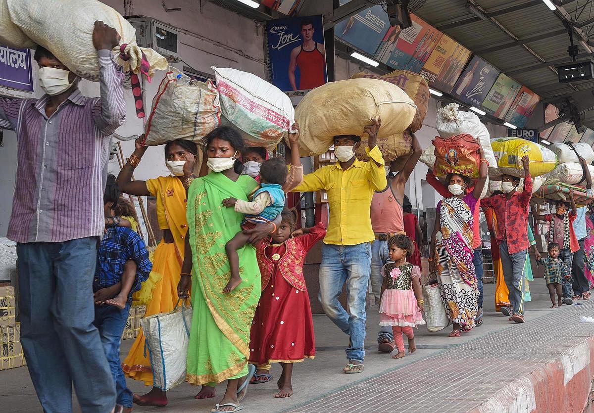 Patna: Migrants traveling from Gaziabad by Shramik special train arrive at Danapur railway station, during ongoing COVID-19 nationwide lockdown, in Patna, Wednesday, June 3, 2020. (PTI Photo)(PTI03-06-2020_000129B)
