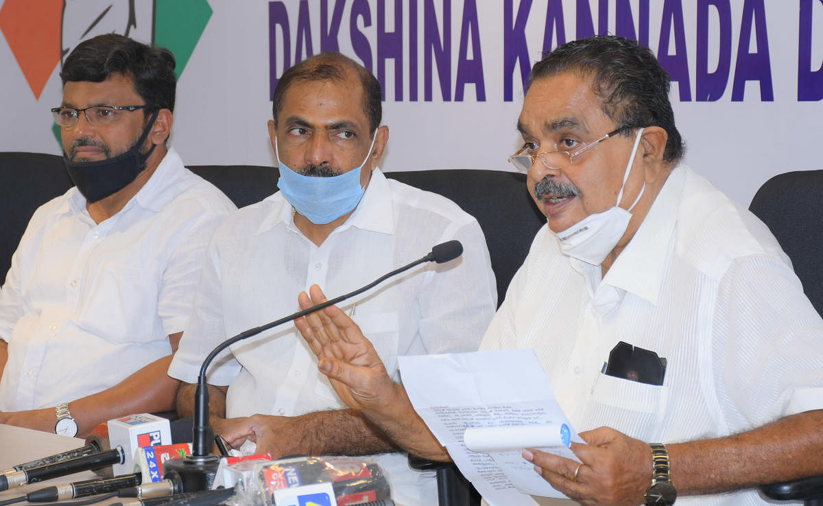 Former minister B Ramanath Rai addresses mediapersons at the DCC building in Mangaluru on Thursday.