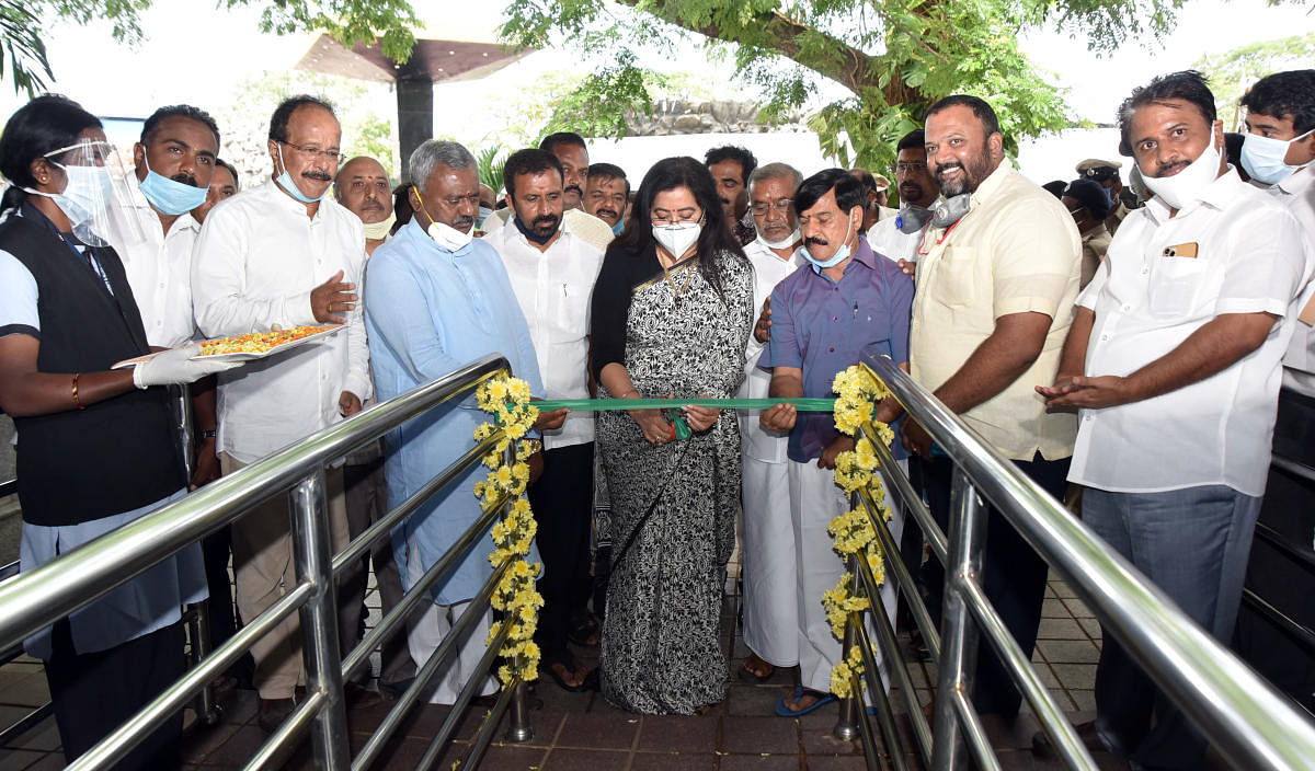 Following the relaxation of lockdown guidelines, MP A Sumalatha reopens Mysuru Zoo on Monday. District In-charge Minister S T Somashekar, MLAs L Nagendra, G T Devegowda, S A Ramadass and B Harshavardhana and BJP leader H V Rajeev are seen. DH PHOTO