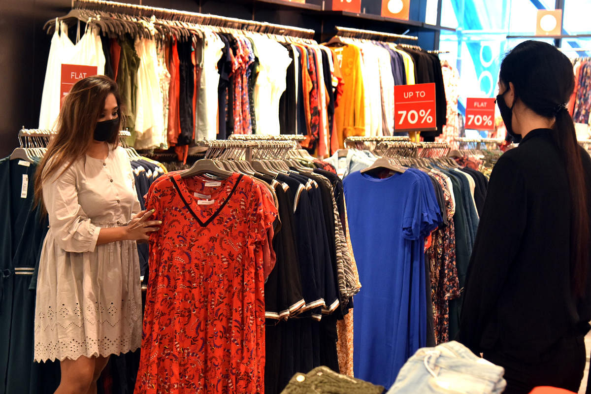 Customers seemed happy to return to Garuda Mall on Monday, after more than two months of closure. DH PHOTO/S K DINESH