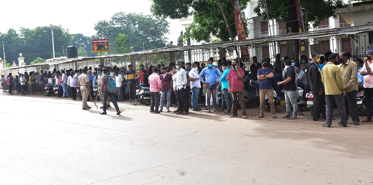 Central Market vendors who had gathered near Town Hall in Mangaluru on Tuesday.