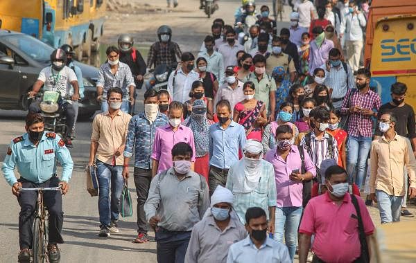 People employed in factories and industrial work cross the Dundahera-Kapashera border near Udyog Vihar, during the ongoing COVID-19 nationwide lockdown, in Gurugram, Monday, June 8, 2020. Credit: PTI Photo