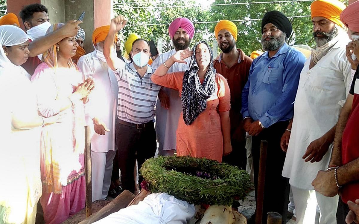 Body of soldier killed in Pak shelling cremated in Gurdaspur (PTI Photo)