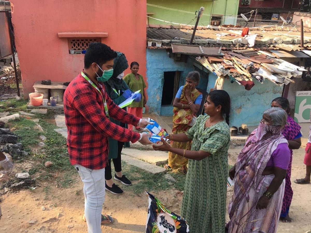 Volunteers of the Mercy Mission in action.