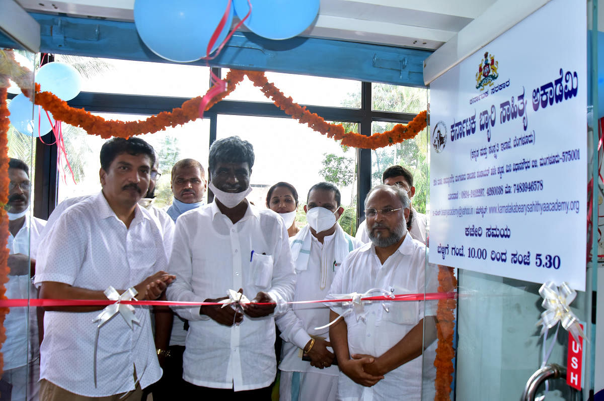 District In-charge Minister Kota Srinivas Poojary inaugurates the relocated office of Karnataka Beary Sahitya Academy in Mangaluru on Monday. Academy Chief RahimUcchil looks on among others.