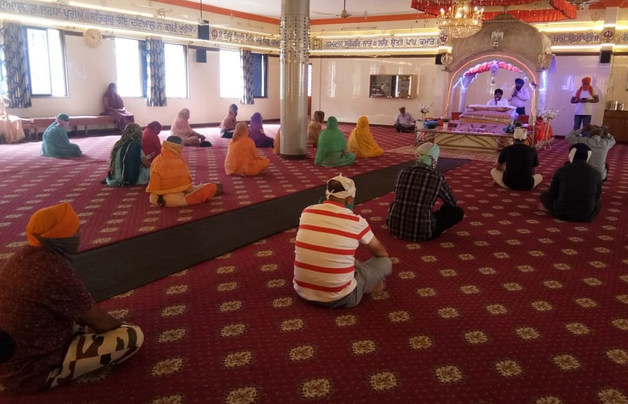 Sikh devotees attend religious rituals on the reopening day of Gurudwara at Deshpande Nagar in Hubballi. (DH Photo)